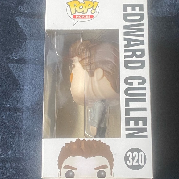 Vaulted Twilight Edward Cullen Barnes and Noble Vampire Mode Funko Pop - Picture 4 of 5
